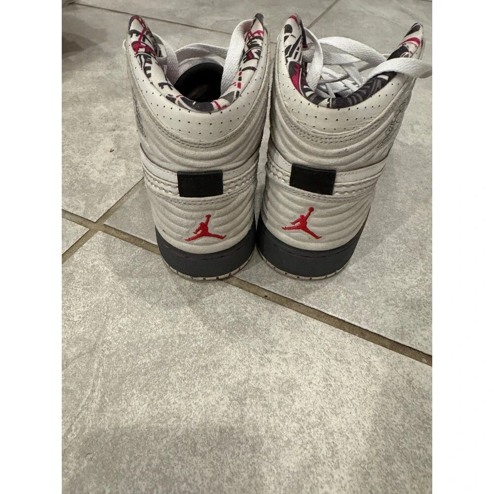 Nike Air Jordan Mid Gradeschool Size 5.5 white, red and blue